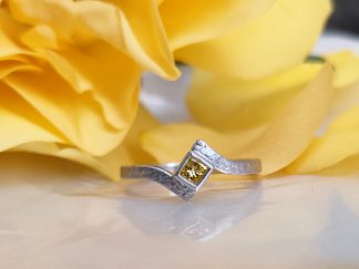 Yellow Diamond Solitaire