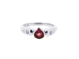 18ct White Gold Pink Sapphire Ring