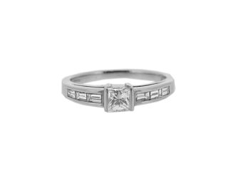 18ct White Gold Solitaire