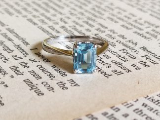 18ct White Gold Topaz Solitaire