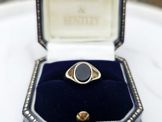 Ladies Onyx Signet Ring